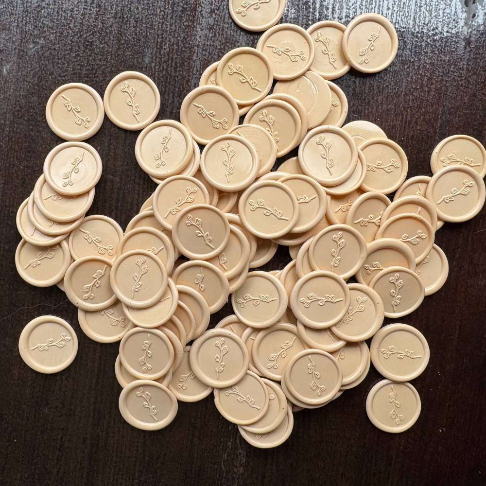 Set 100 sigilii ceara, crem vanilie, model magnolie