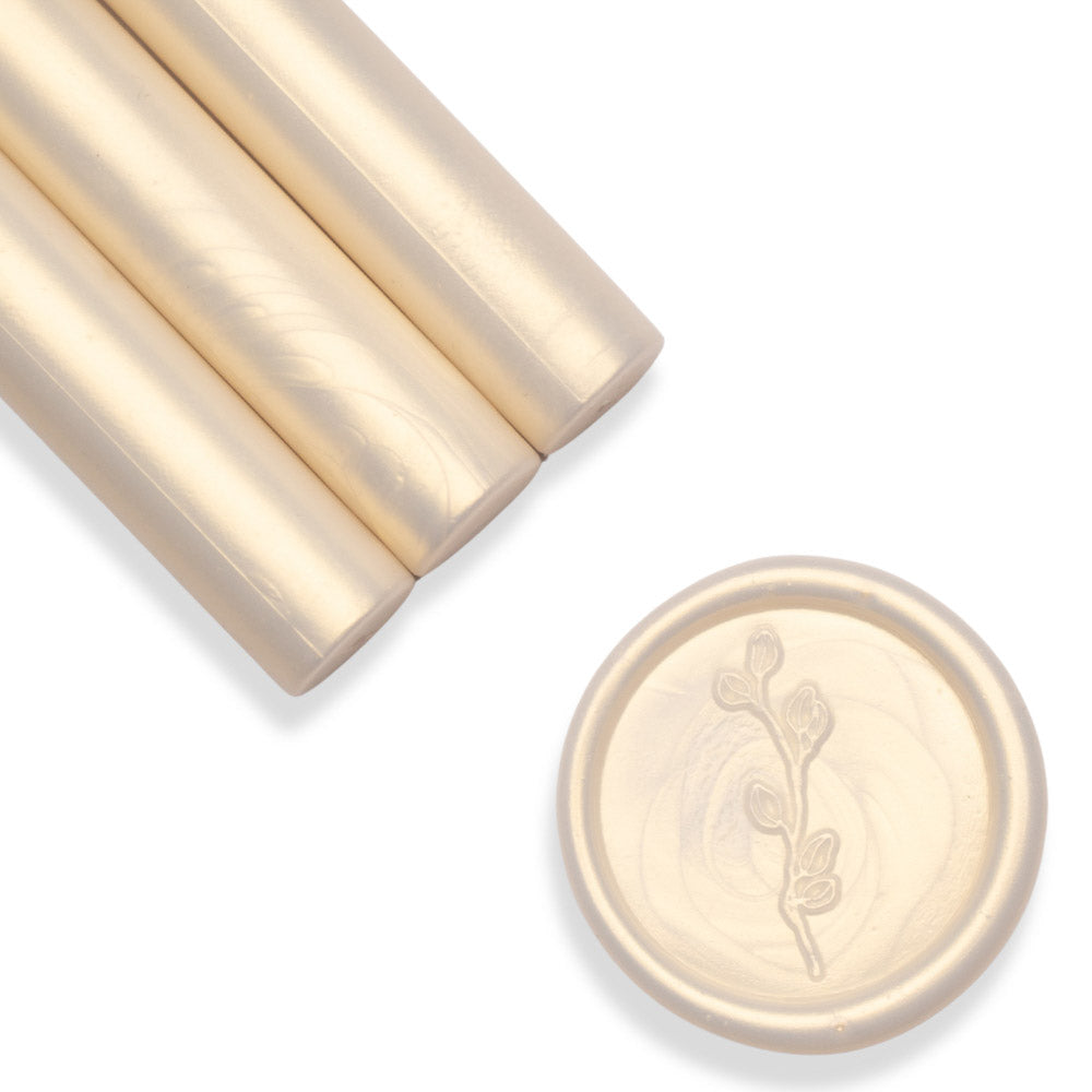 Baton ceara, alb pudrat cu reflexie galbena, 1.1 x 13 cm, ceara pentru sigilii