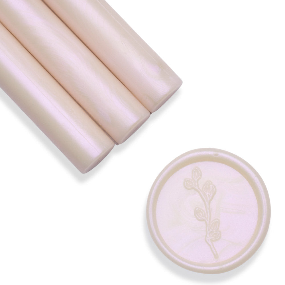Baton ceara, alb pudrat cu reflexie mov, 1.1 x 13 cm, ceara pentru sigilii