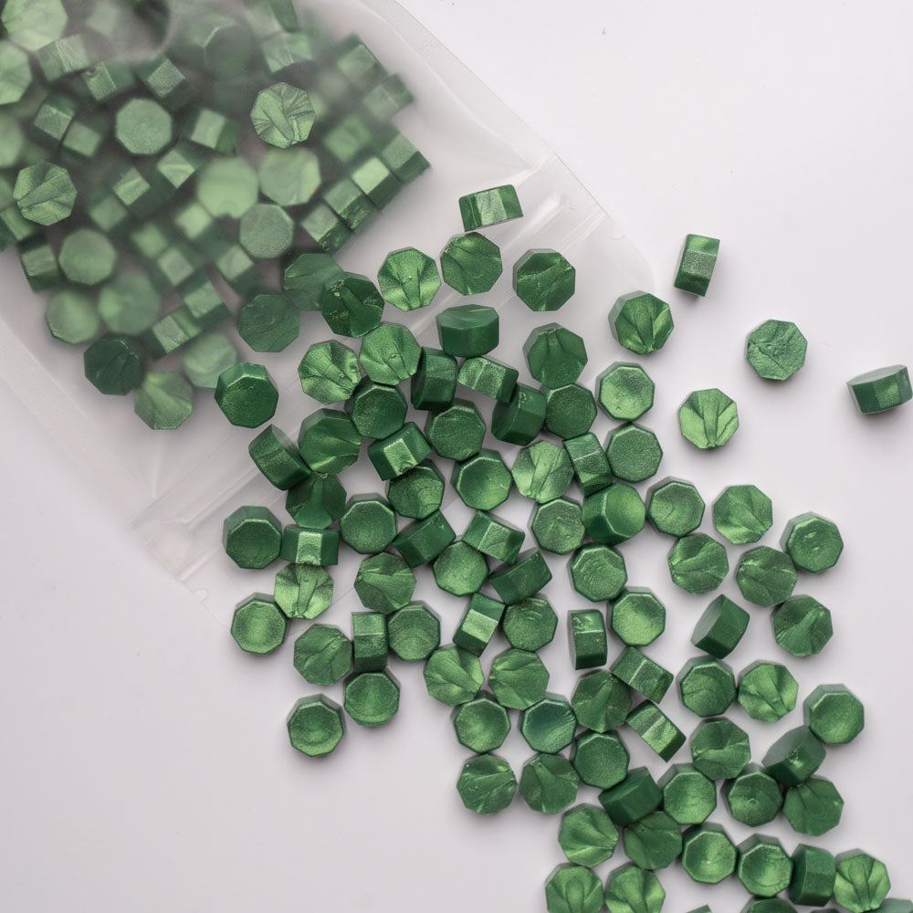 Beads ceara, verde pin sidefat, granule ceara pentru sigilii