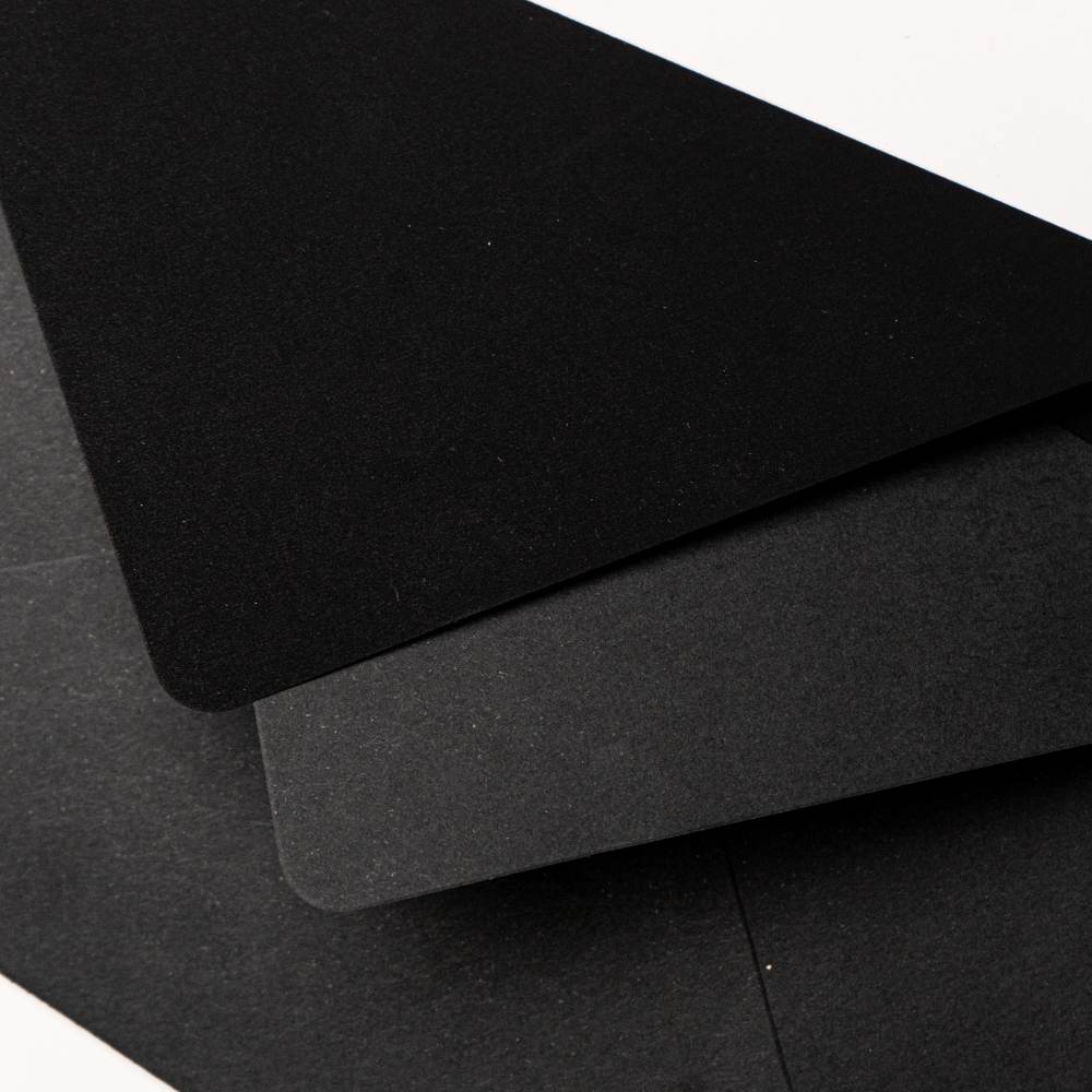 Plic B6, negru intens, finisaj catifea, 125x175 mm, pentru invitatii de nunta