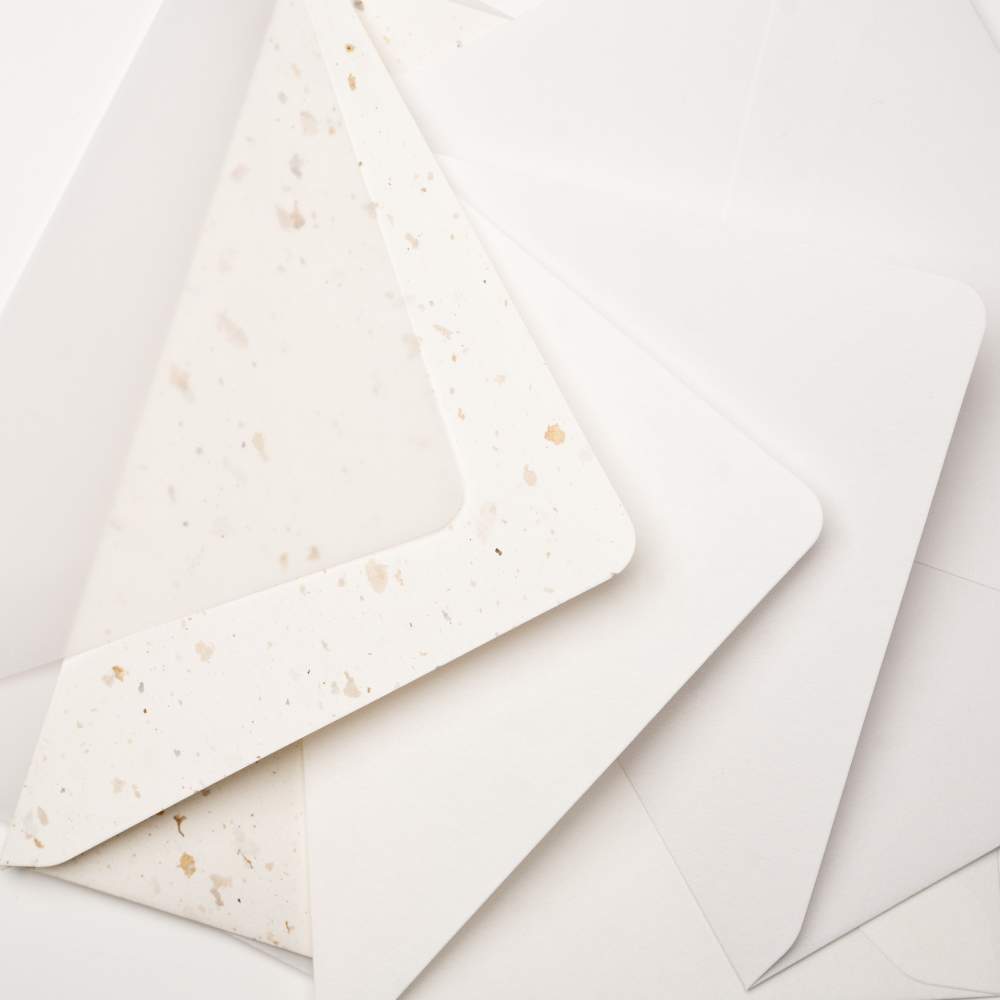 Plic B6, alb pătat, carton reciclat, 125x175 mm, pentru invitatii de nunta