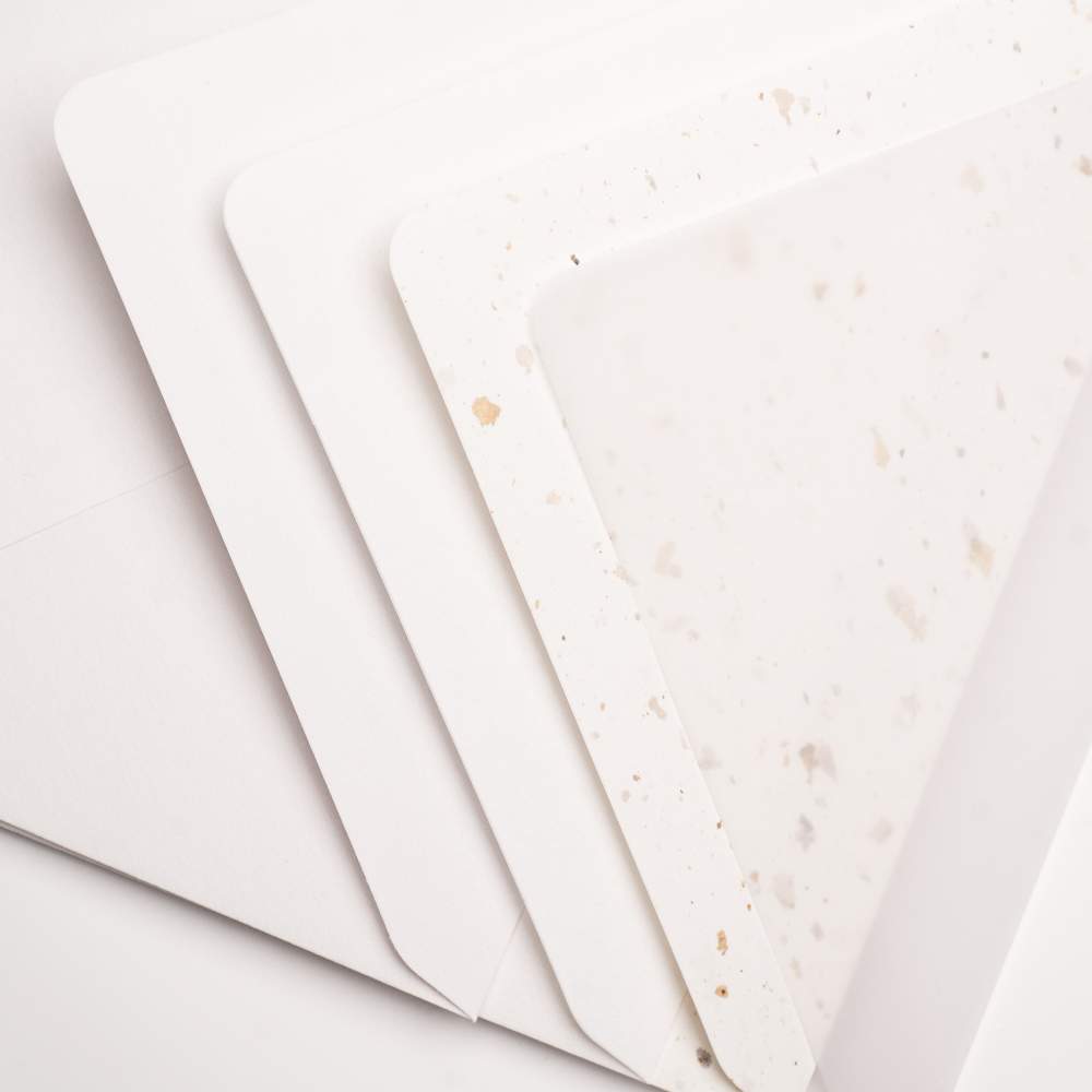 Plic B6, alb pătat, carton reciclat, 125x175 mm, pentru invitatii de nunta