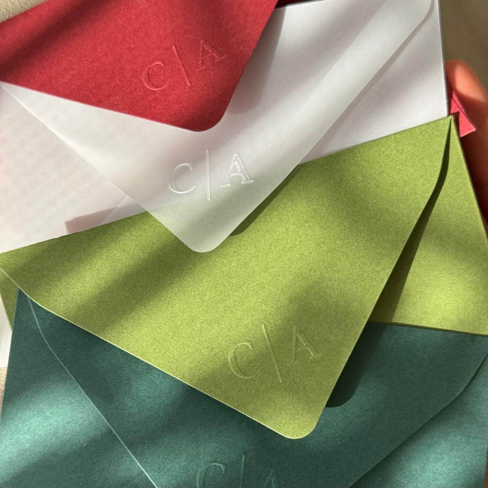 ARTIZAAR – furnizor de plicuri pentru invitații în România